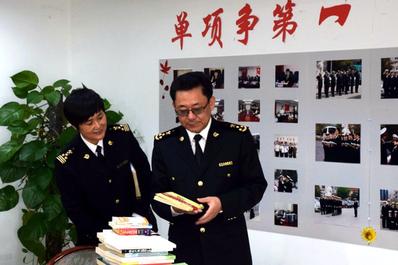 10月25日,关长高玉潮到中关村海关等五个现场单位进行调研.