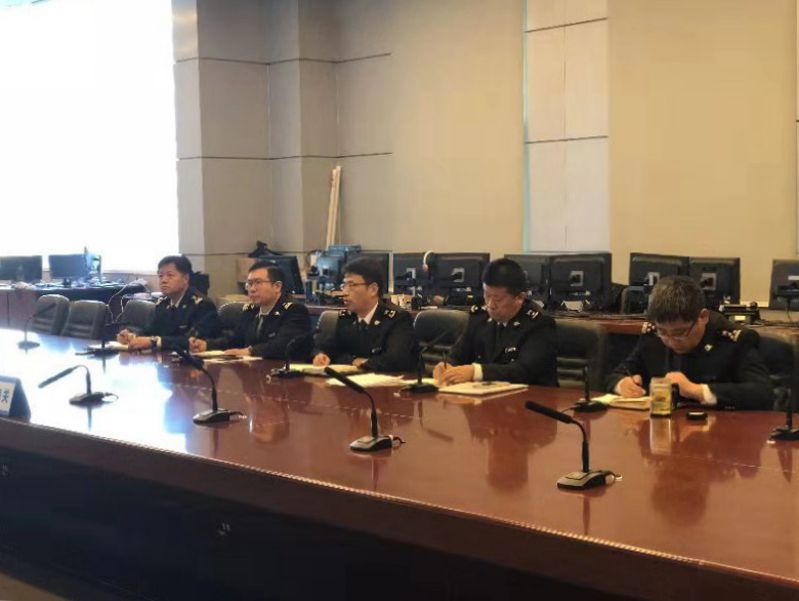 10月30日,冉辉副关长在北京海关二级监控指挥中心与相关业务现场开展